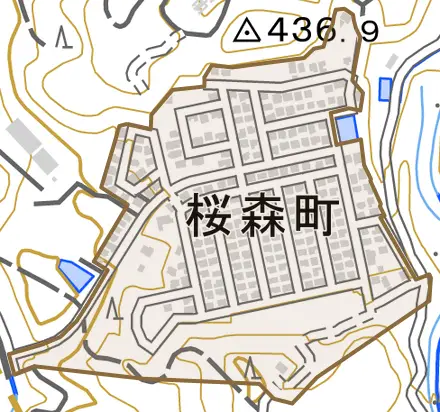 桜森町とその周辺の地図。町の範囲を重ねている