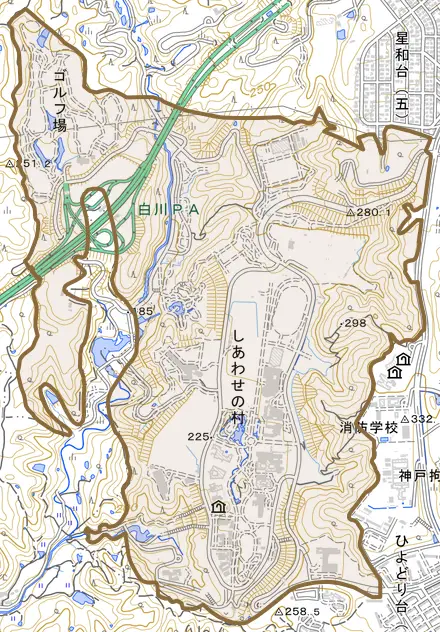 しあわせの村とその周辺の地図。町の範囲を重ねている