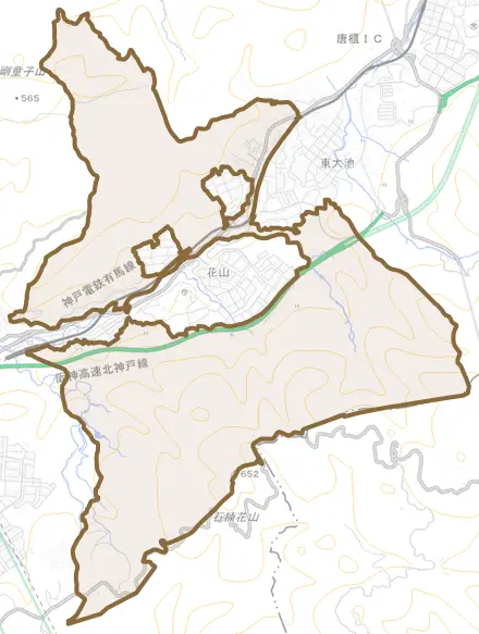 山田町上谷上とその周辺の地図。町の範囲を重ねている