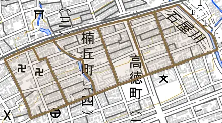楠丘町とその周辺の地図。町の範囲を重ねている