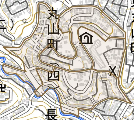 丸山町とその周辺の地図。町の範囲を重ねている