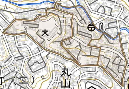 西丸山町とその周辺の地図。町の範囲を重ねている