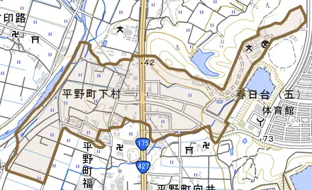 平野町下村とその周辺の地図。町の範囲を重ねている