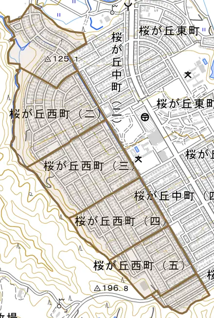 桜が丘西町とその周辺の地図。町の範囲を重ねている