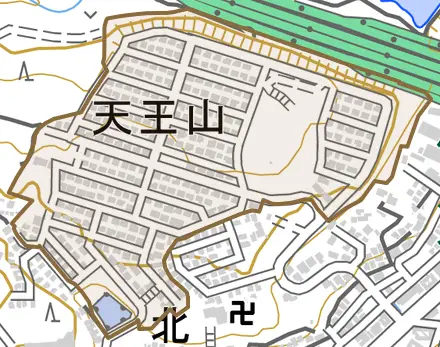 天王山とその周辺の地図。町の範囲を重ねている
