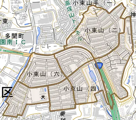 小束山とその周辺の地図。町の範囲を重ねている