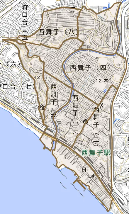 西舞子とその周辺の地図。町の範囲を重ねている