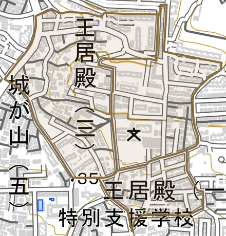 王居殿とその周辺の地図。町の範囲を重ねている