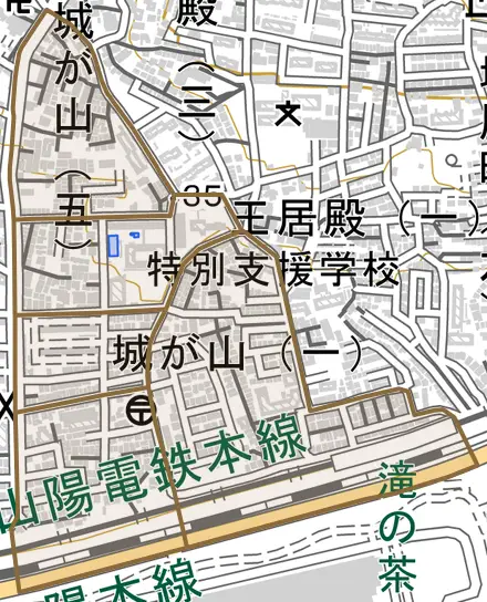 城が山とその周辺の地図。町の範囲を重ねている
