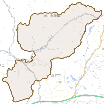細川町瑞穂とその周辺の地図。町の範囲を重ねている