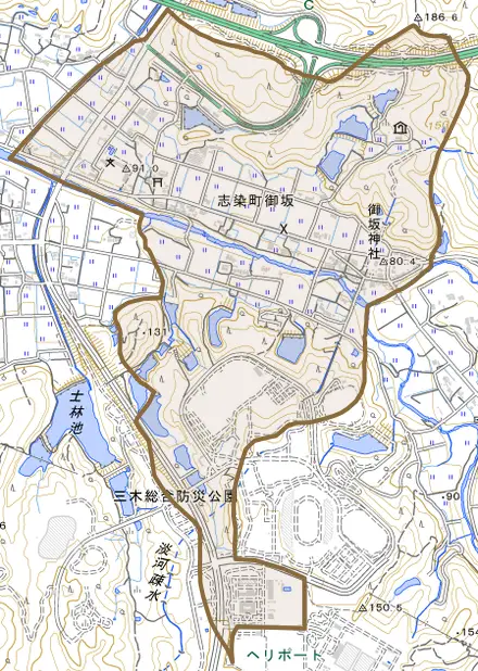 志染町御坂とその周辺の地図。町の範囲を重ねている