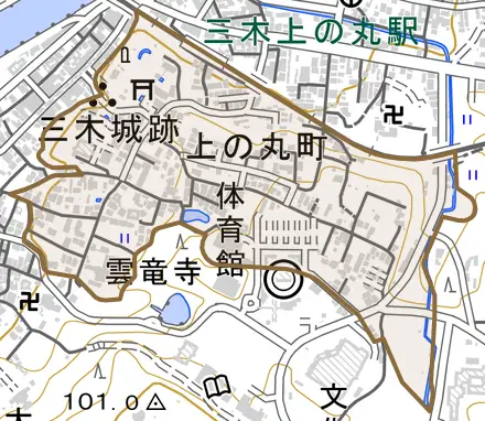 上の丸町とその周辺の地図。町の範囲を重ねている