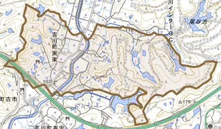 吉川町実楽とその周辺の地図。町の範囲を重ねている