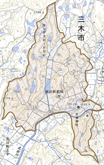 吉川町前田とその周辺の地図。町の範囲を重ねている