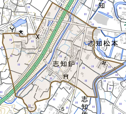 志知鈩とその周辺の地図。町の範囲を重ねている