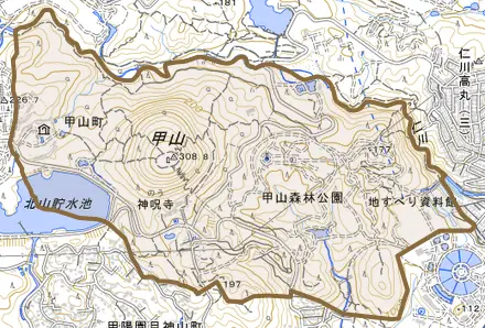 甲山町とその周辺の地図。町の範囲を重ねている