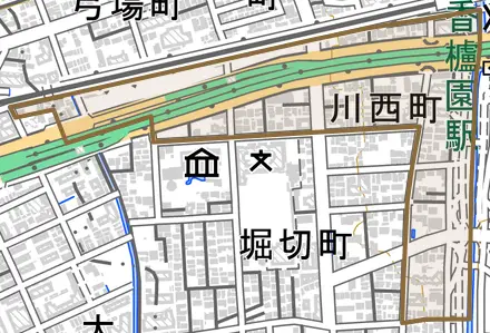 川西町とその周辺の地図。町の範囲を重ねている