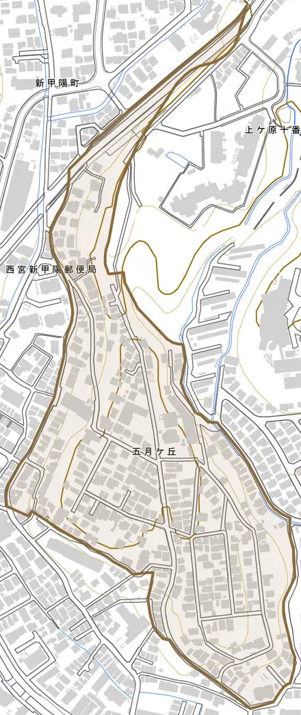 五月ケ丘とその周辺の地図。町の範囲を重ねている