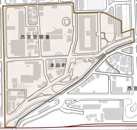 津田町とその周辺の地図。町の範囲を重ねている