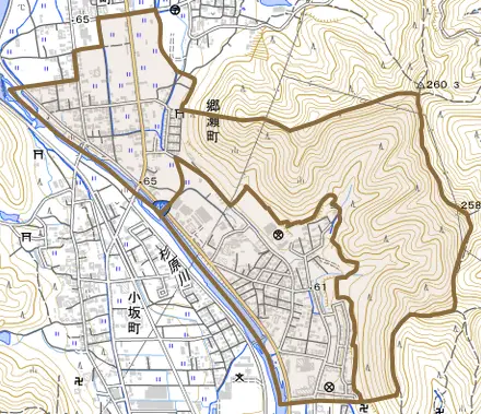 郷瀬町とその周辺の地図。町の範囲を重ねている