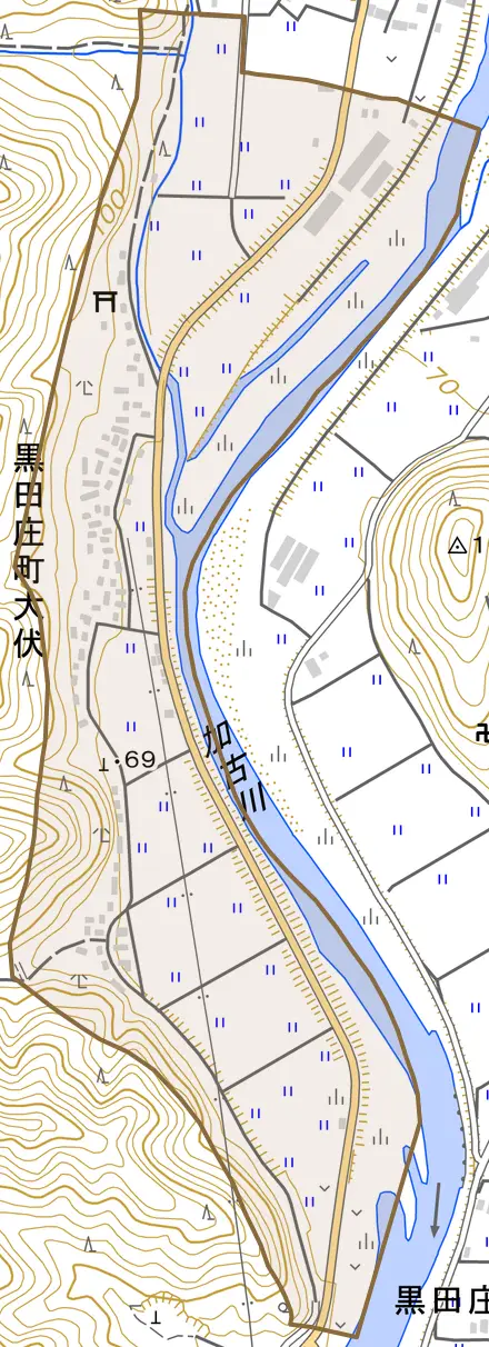 黒田庄町大伏とその周辺の地図。町の範囲を重ねている