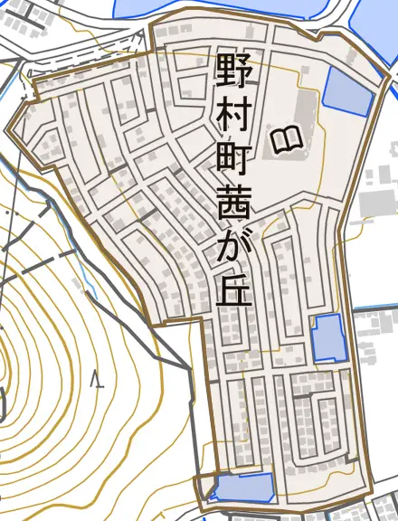 野村町茜が丘とその周辺の地図。町の範囲を重ねている