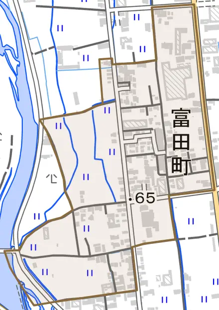 富田町とその周辺の地図。町の範囲を重ねている