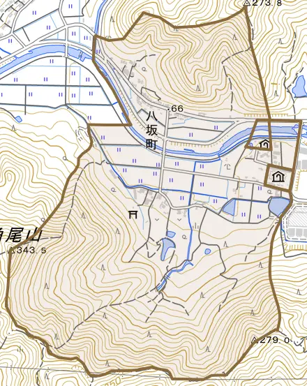 八坂町とその周辺の地図。町の範囲を重ねている
