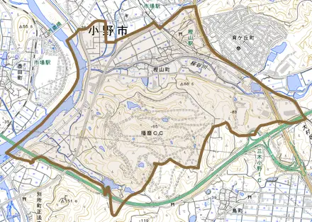 樫山町とその周辺の地図。町の範囲を重ねている
