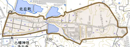 北丘町とその周辺の地図。町の範囲を重ねている
