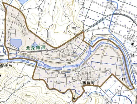 西脇町とその周辺の地図。町の範囲を重ねている