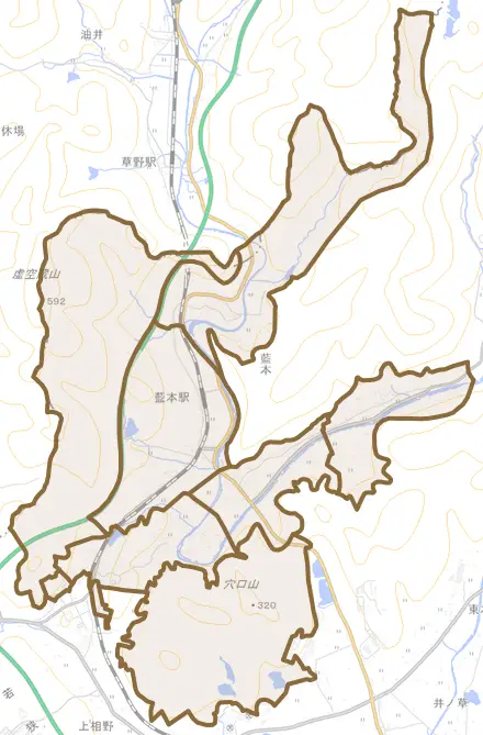 藍本とその周辺の地図。町の範囲を重ねている