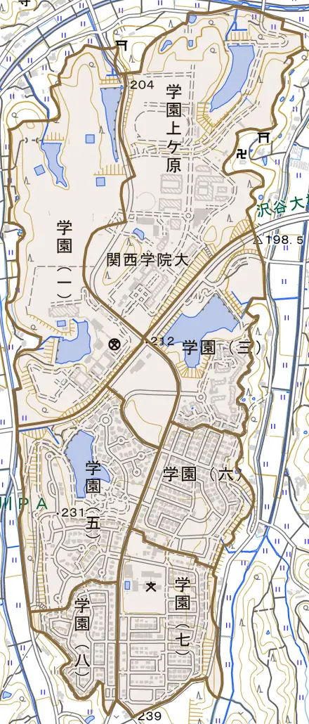 学園とその周辺の地図。町の範囲を重ねている