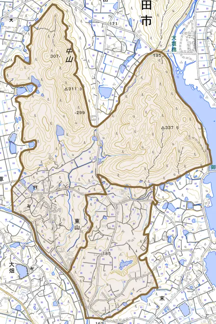 東山とその周辺の地図。町の範囲を重ねている