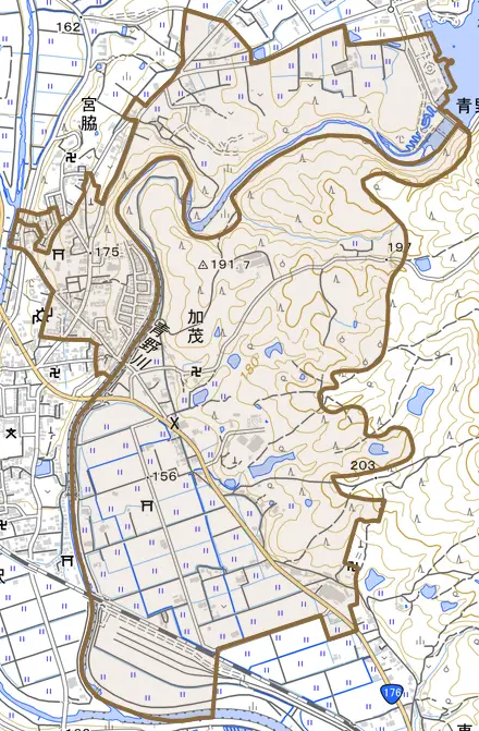 加茂とその周辺の地図。町の範囲を重ねている
