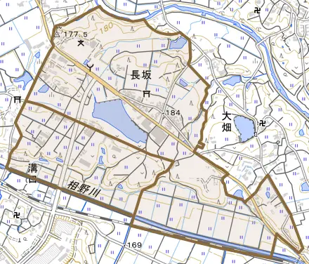 長坂とその周辺の地図。町の範囲を重ねている