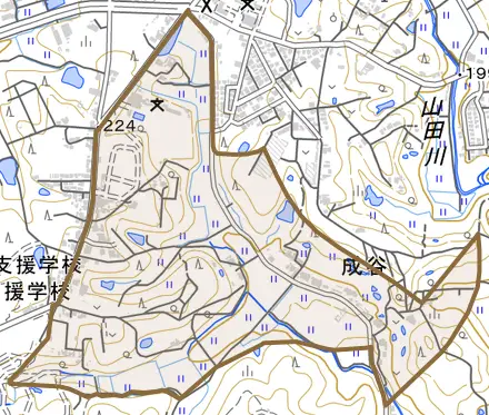 成谷とその周辺の地図。町の範囲を重ねている