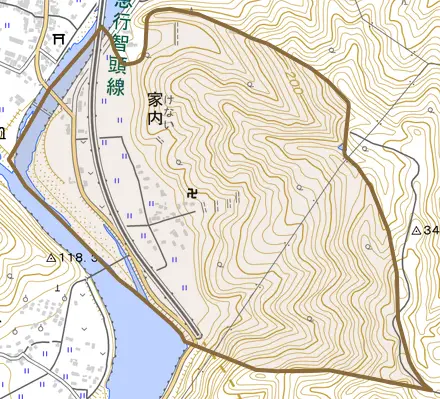 家内とその周辺の地図。町の範囲を重ねている