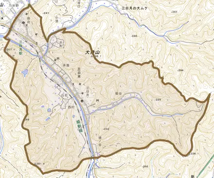 三日月とその周辺の地図。町の範囲を重ねている