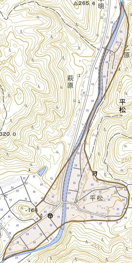 平松とその周辺の地図。町の範囲を重ねている
