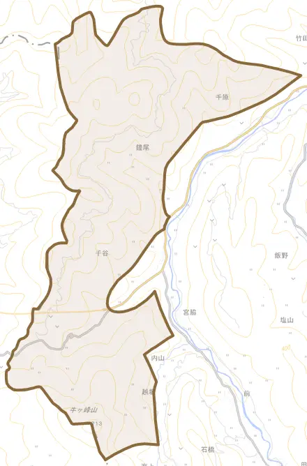 越坂とその周辺の地図。町の範囲を重ねている