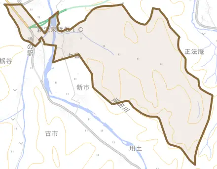 七釜とその周辺の地図。町の範囲を重ねている