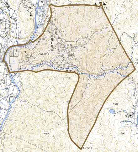千種町黒土とその周辺の地図。町の範囲を重ねている