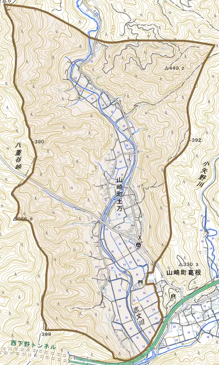 山崎町土万とその周辺の地図。町の範囲を重ねている