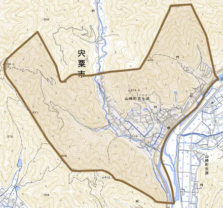 山崎町五十波とその周辺の地図。町の範囲を重ねている