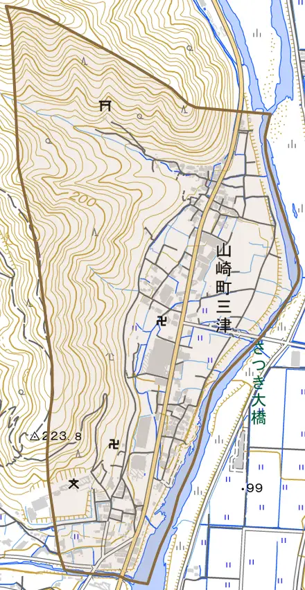 山崎町三津とその周辺の地図。町の範囲を重ねている