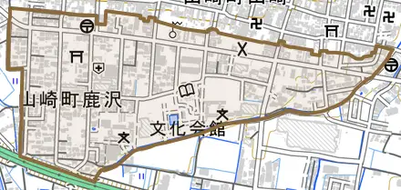 山崎町鹿沢とその周辺の地図。町の範囲を重ねている