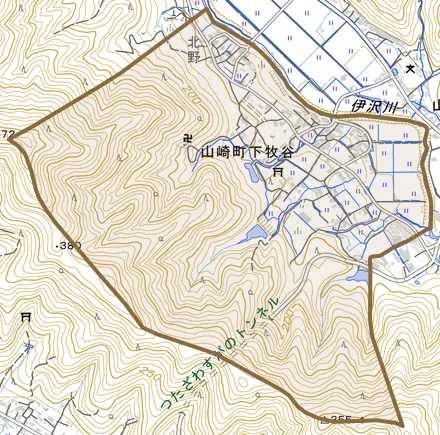 山崎町下牧谷とその周辺の地図。町の範囲を重ねている