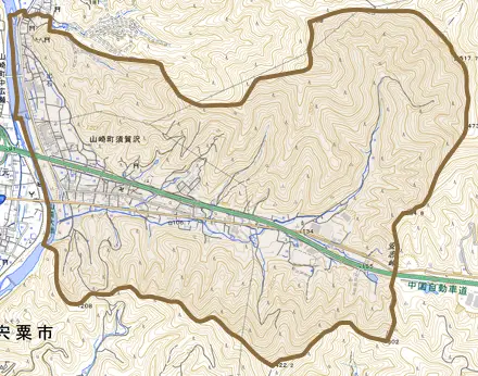 山崎町須賀沢とその周辺の地図。町の範囲を重ねている