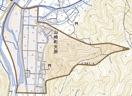 山崎町矢原とその周辺の地図。町の範囲を重ねている